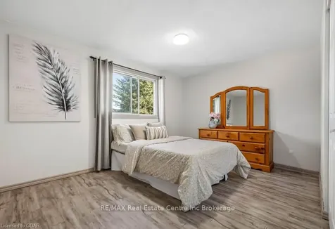 9 Meadow Crescent Guelph ON N1H 6V1