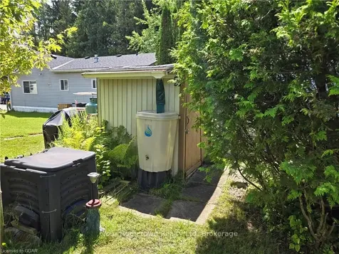 128 Cedar Crescent Centre Wellington ON N1M 2W5