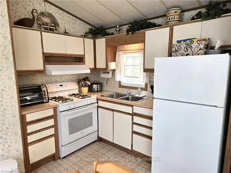 128 Cedar Crescent Centre Wellington ON N1M 2W5