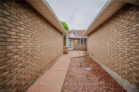 75 Beasley Crescent Cambridge ON N1T 1P5