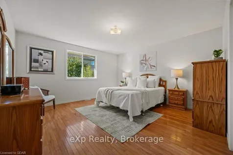 4 Shelby Place Guelph ON N1K 1W7