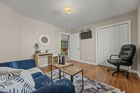 4 Shelby Place Guelph ON N1K 1W7