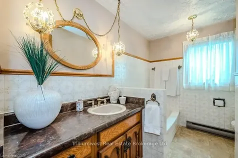 34 Manor Park Crescent Guelph ON N1G 1A1