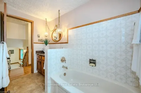 34 Manor Park Crescent Guelph ON N1G 1A1