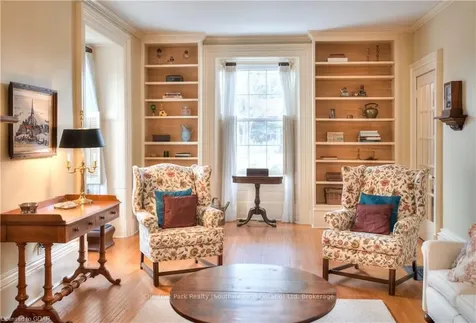 240 Union Street W Centre Wellington ON N1M 1V4