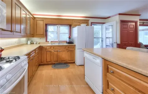 240 Union Street W Centre Wellington ON N1M 1V4