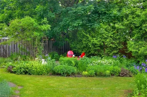 240 Union Street W Centre Wellington ON N1M 1V4