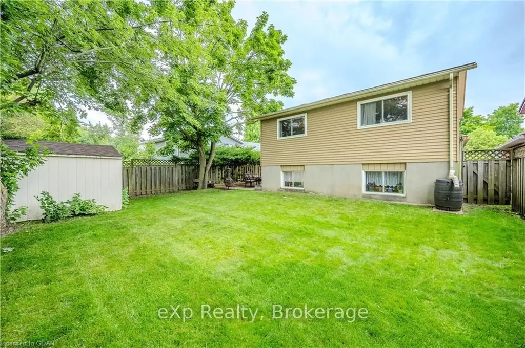 255 Camille Crescent Waterloo ON N2K 3B7