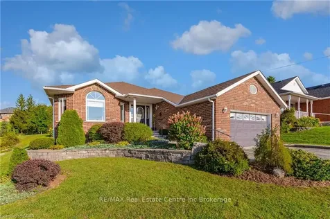 26 Queen Street Mapleton ON N0G 1P0