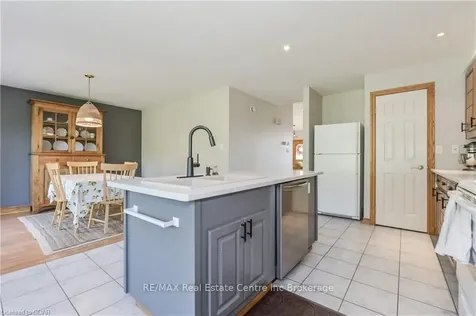 26 Queen Street Mapleton ON N0G 1P0