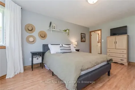 26 Queen Street Mapleton ON N0G 1P0