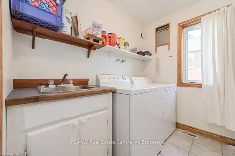 26 Queen Street Mapleton ON N0G 1P0