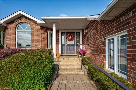26 Queen Street Mapleton ON N0G 1P0