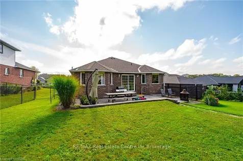 26 Queen Street Mapleton ON N0G 1P0