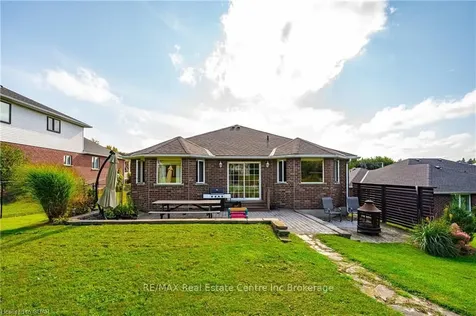 26 Queen Street Mapleton ON N0G 1P0
