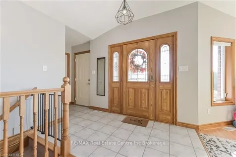 26 Queen Street Mapleton ON N0G 1P0