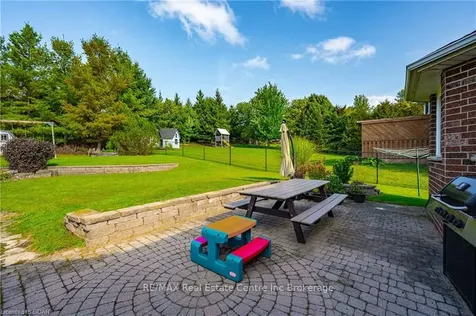 26 Queen Street Mapleton ON N0G 1P0