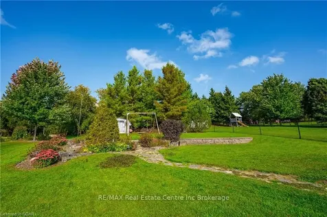 26 Queen Street Mapleton ON N0G 1P0