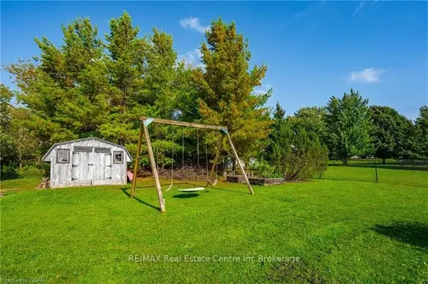 26 Queen Street Mapleton ON N0G 1P0