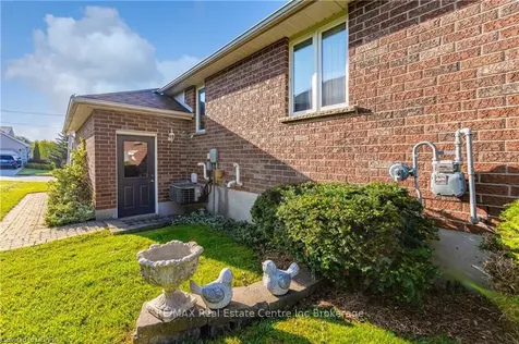 26 Queen Street Mapleton ON N0G 1P0