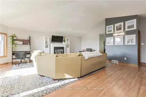 26 Queen Street Mapleton ON N0G 1P0
