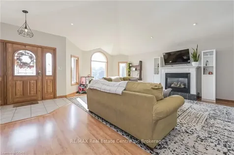 26 Queen Street Mapleton ON N0G 1P0