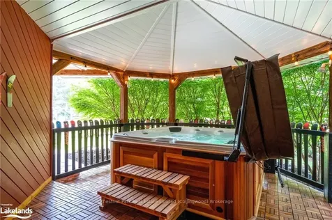 142 Carmichael Crescent Blue Mountains ON L9Y 0R3