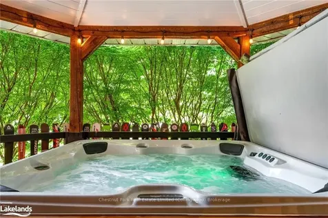 142 Carmichael Crescent Blue Mountains ON L9Y 0R3