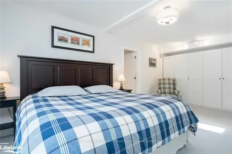 142 Carmichael Crescent Blue Mountains ON L9Y 0R3