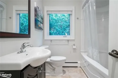 142 Carmichael Crescent Blue Mountains ON L9Y 0R3