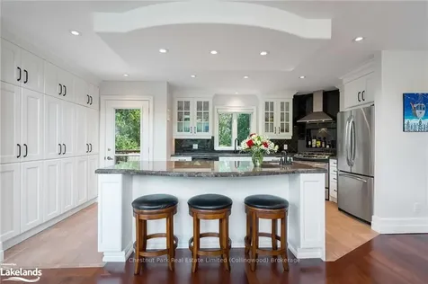 142 Carmichael Crescent Blue Mountains ON L9Y 0R3