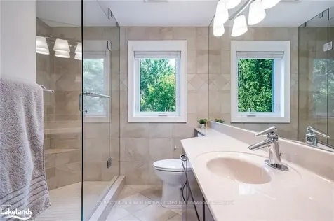 142 Carmichael Crescent Blue Mountains ON L9Y 0R3