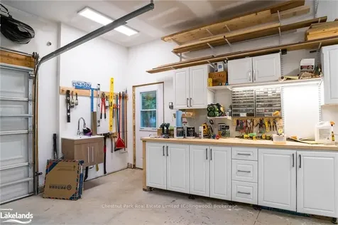 142 Carmichael Crescent Blue Mountains ON L9Y 0R3