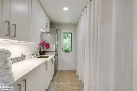 1045 Maplewood Road E Bracebridge ON P1L 1W8