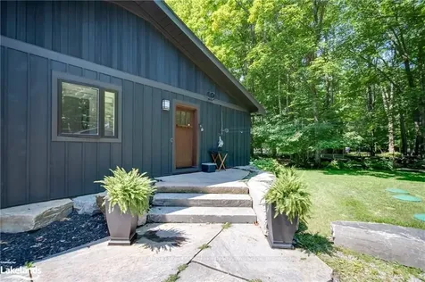 1045 Maplewood Road E Bracebridge ON P1L 1W8