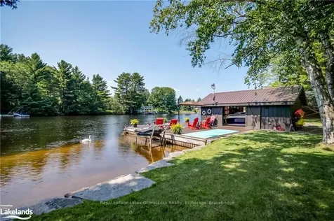 1045 Maplewood Road E Bracebridge ON P1L 1W8