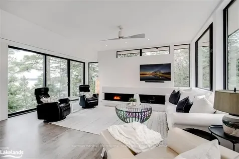 1040 Sunny Bay Lane Gravenhurst ON P1P 1R1