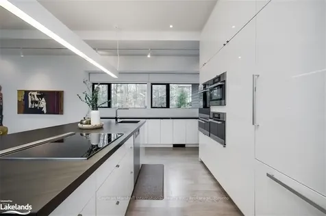 1040 Sunny Bay Lane Gravenhurst ON P1P 1R1