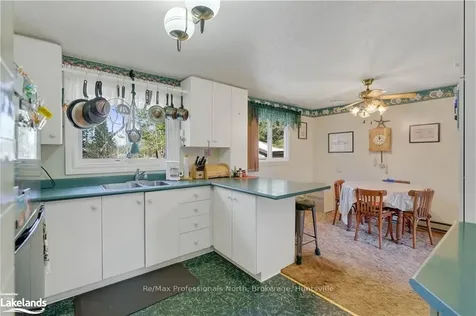 407 Ravensglen Crescent Huntsville ON P1H 1L7
