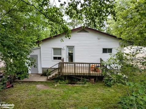 2 Airport Road Huntsville ON P1H 1X7