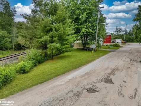 2 Airport Road Huntsville ON P1H 1X7