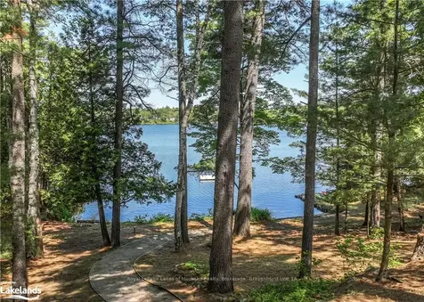 1124 Flanagan Trail Gravenhurst ON P0E 1G0