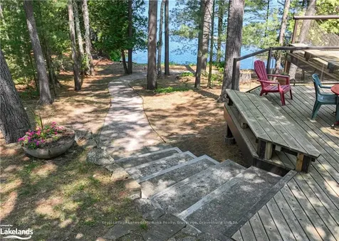 1124 Flanagan Trail Gravenhurst ON P0E 1G0