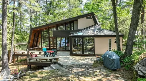 1124 Flanagan Trail Gravenhurst ON P0E 1G0