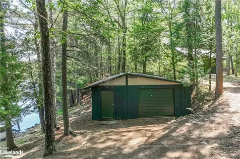1124 Flanagan Trail Gravenhurst ON P0E 1G0