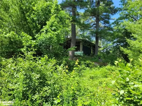 1124 Flanagan Trail Gravenhurst ON P0E 1G0