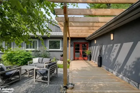 1712 Muskoka Beach Road Bracebridge ON P1P 1R1