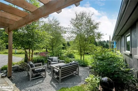 1712 Muskoka Beach Road Bracebridge ON P1P 1R1