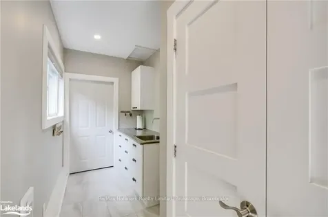 1712 Muskoka Beach Road Bracebridge ON P1P 1R1