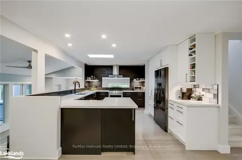 1712 Muskoka Beach Road Bracebridge ON P1P 1R1